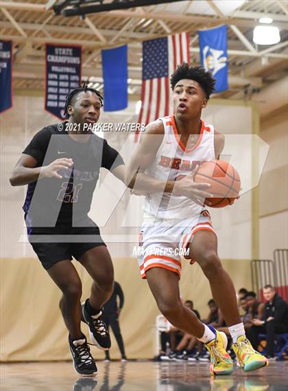 Thumbnail 2 in Catholic-B.R. vs Hahnville (Country Day Classic) photogallery.