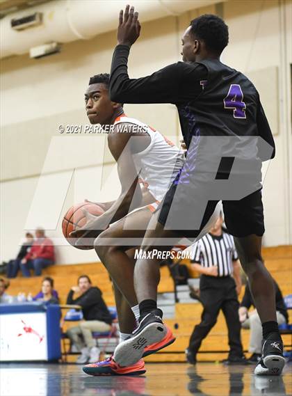 Thumbnail 1 in Catholic-B.R. vs Hahnville (Country Day Classic) photogallery.