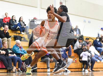 Thumbnail 3 in Catholic-B.R. vs Hahnville (Country Day Classic) photogallery.