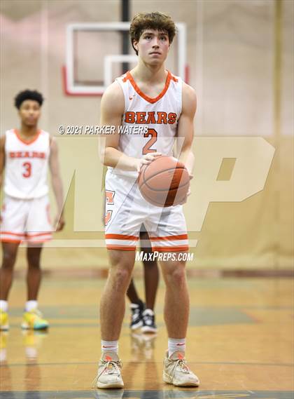 Thumbnail 2 in Catholic-B.R. vs Hahnville (Country Day Classic) photogallery.