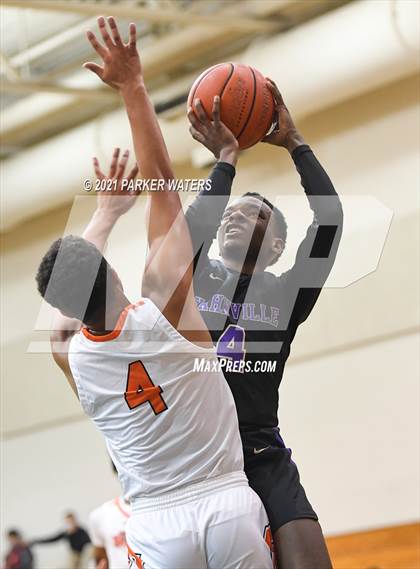 Thumbnail 1 in Catholic-B.R. vs Hahnville (Country Day Classic) photogallery.