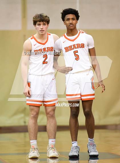 Thumbnail 3 in Catholic-B.R. vs Hahnville (Country Day Classic) photogallery.