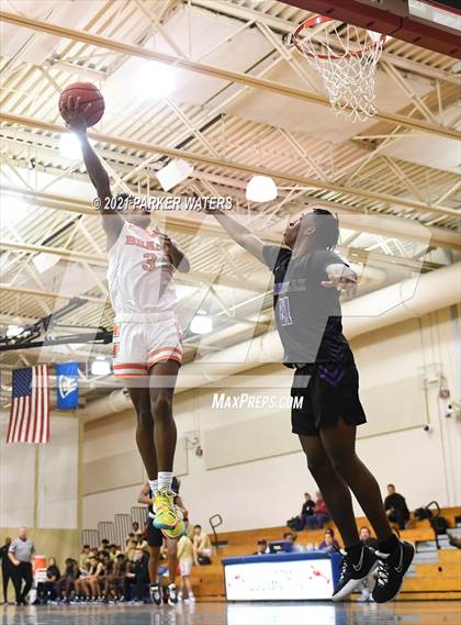 Thumbnail 3 in Catholic-B.R. vs Hahnville (Country Day Classic) photogallery.