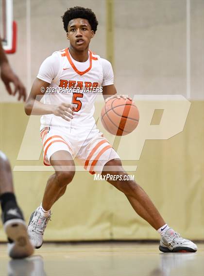 Thumbnail 1 in Catholic-B.R. vs Hahnville (Country Day Classic) photogallery.