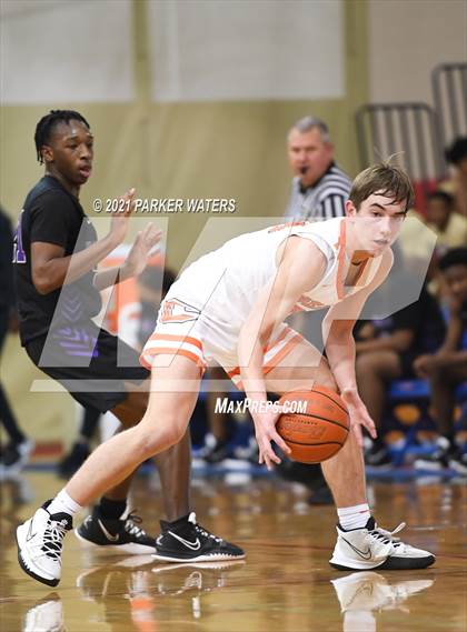 Thumbnail 1 in Catholic-B.R. vs Hahnville (Country Day Classic) photogallery.