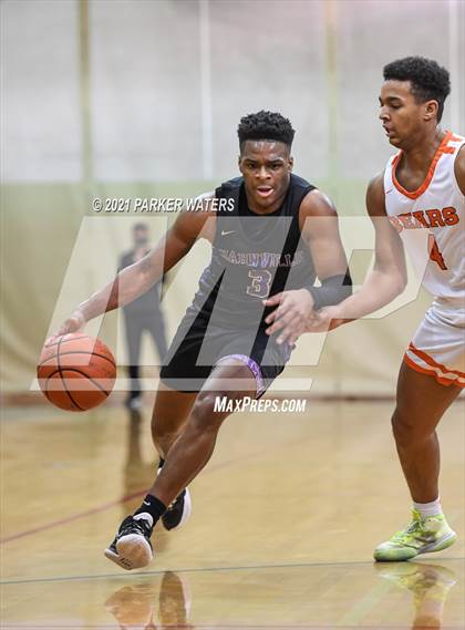 Thumbnail 2 in Catholic-B.R. vs Hahnville (Country Day Classic) photogallery.