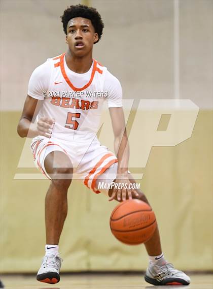 Thumbnail 2 in Catholic-B.R. vs Hahnville (Country Day Classic) photogallery.