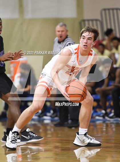 Thumbnail 2 in Catholic-B.R. vs Hahnville (Country Day Classic) photogallery.