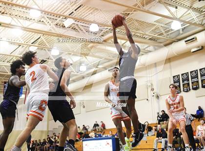 Thumbnail 3 in Catholic-B.R. vs Hahnville (Country Day Classic) photogallery.