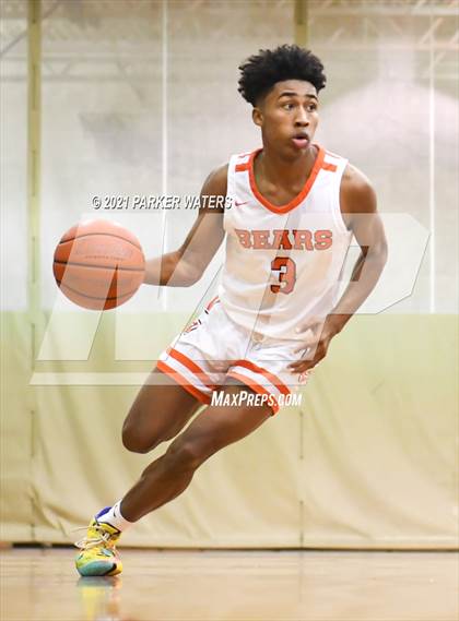 Thumbnail 2 in Catholic-B.R. vs Hahnville (Country Day Classic) photogallery.