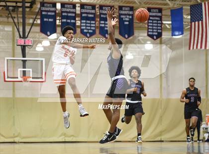 Thumbnail 2 in Catholic-B.R. vs Hahnville (Country Day Classic) photogallery.