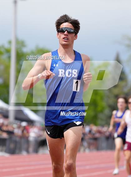 Thumbnail 1 in CHSAA Final 3A (1600 Meter) photogallery.