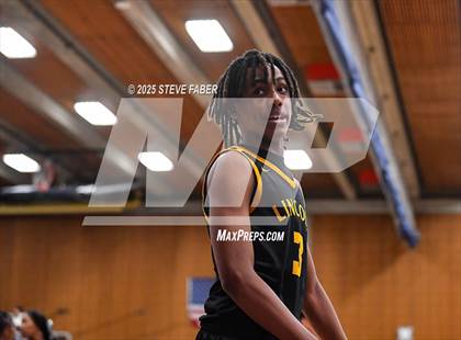 Thumbnail 3 in Lincoln @ Garfield (WIAA State 3A 2nd Round) photogallery.