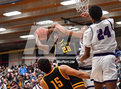 Thumbnail 1 in Lincoln @ Garfield (WIAA State 3A 2nd Round) photogallery.