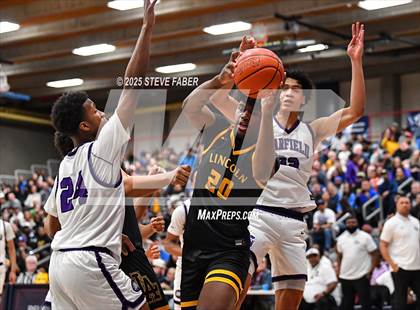 Thumbnail 1 in Lincoln @ Garfield (WIAA State 3A 2nd Round) photogallery.