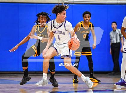 Thumbnail 1 in Lincoln @ Garfield (WIAA State 3A 2nd Round) photogallery.