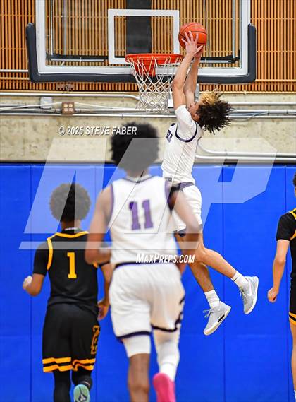 Thumbnail 1 in Lincoln @ Garfield (WIAA State 3A 2nd Round) photogallery.