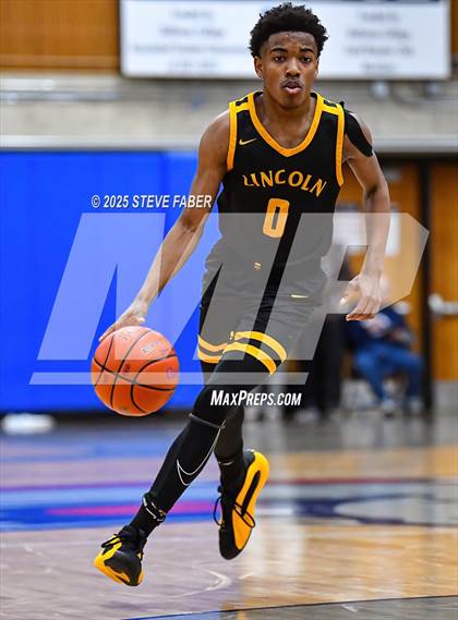 Thumbnail 1 in Lincoln @ Garfield (WIAA State 3A 2nd Round) photogallery.