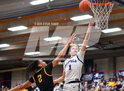 Thumbnail 1 in Lincoln @ Garfield (WIAA State 3A 2nd Round) photogallery.