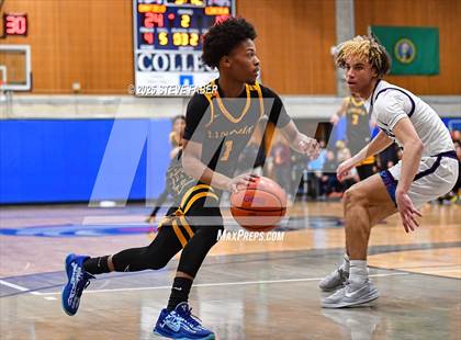 Thumbnail 3 in Lincoln @ Garfield (WIAA State 3A 2nd Round) photogallery.