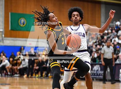 Thumbnail 3 in Lincoln @ Garfield (WIAA State 3A 2nd Round) photogallery.