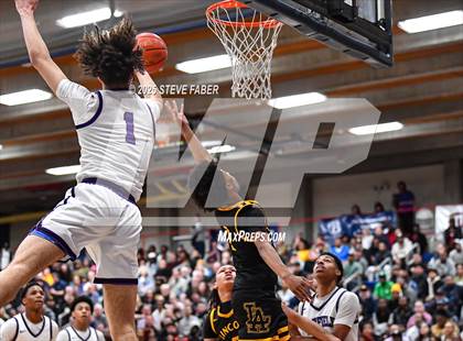 Thumbnail 2 in Lincoln @ Garfield (WIAA State 3A 2nd Round) photogallery.