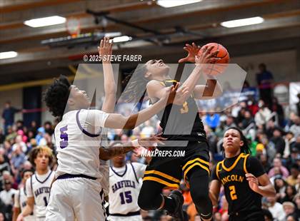 Thumbnail 2 in Lincoln @ Garfield (WIAA State 3A 2nd Round) photogallery.