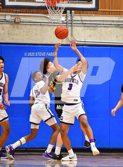 Thumbnail 1 in Lincoln @ Garfield (WIAA State 3A 2nd Round) photogallery.