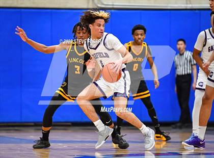 Thumbnail 3 in Lincoln @ Garfield (WIAA State 3A 2nd Round) photogallery.
