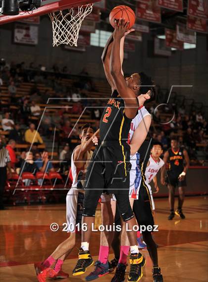 Thumbnail 1 in Los Alamitos vs. Fairfax (Nike Extravaganza) photogallery.