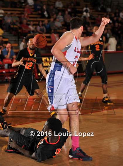 Thumbnail 2 in Los Alamitos vs. Fairfax (Nike Extravaganza) photogallery.