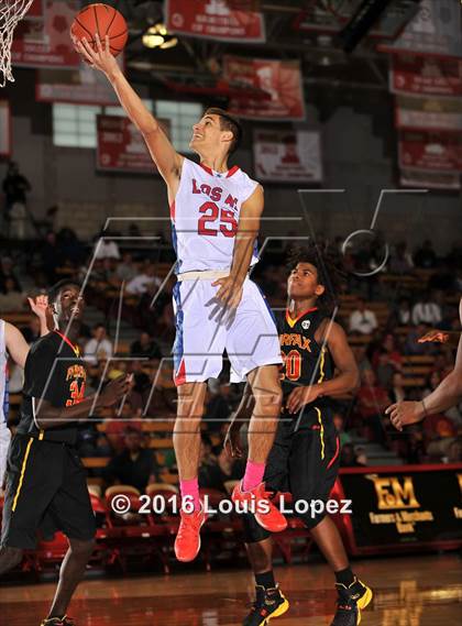 Thumbnail 3 in Los Alamitos vs. Fairfax (Nike Extravaganza) photogallery.
