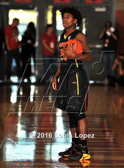 Thumbnail 2 in Los Alamitos vs. Fairfax (Nike Extravaganza) photogallery.