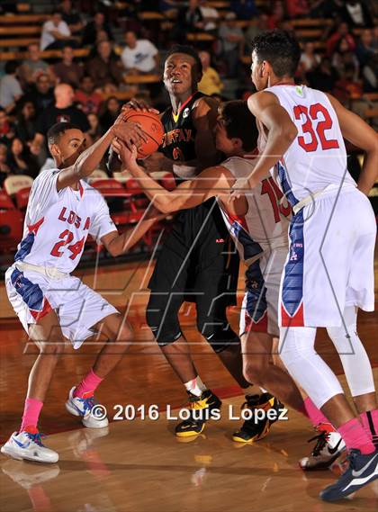 Thumbnail 1 in Los Alamitos vs. Fairfax (Nike Extravaganza) photogallery.