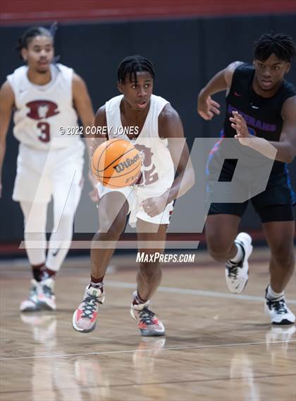 Thumbnail 3 in Veterans vs Warner Robins photogallery.