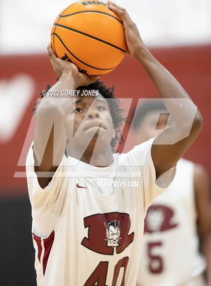 Thumbnail 2 in Veterans vs Warner Robins photogallery.