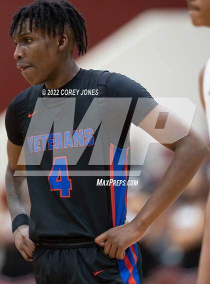 Thumbnail 1 in Veterans vs Warner Robins photogallery.