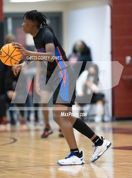 Thumbnail 2 in Veterans vs Warner Robins photogallery.