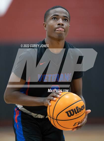 Thumbnail 3 in Veterans vs Warner Robins photogallery.