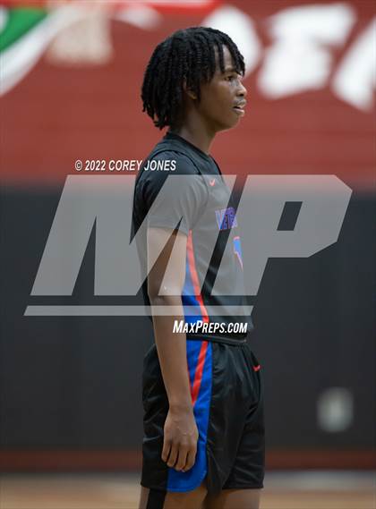 Thumbnail 3 in Veterans vs Warner Robins photogallery.