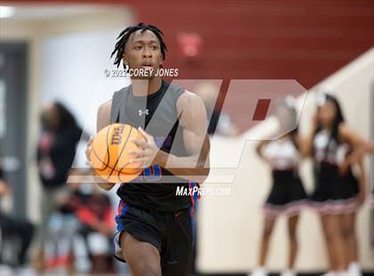 Thumbnail 2 in Veterans vs Warner Robins photogallery.