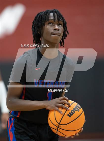 Thumbnail 2 in Veterans vs Warner Robins photogallery.