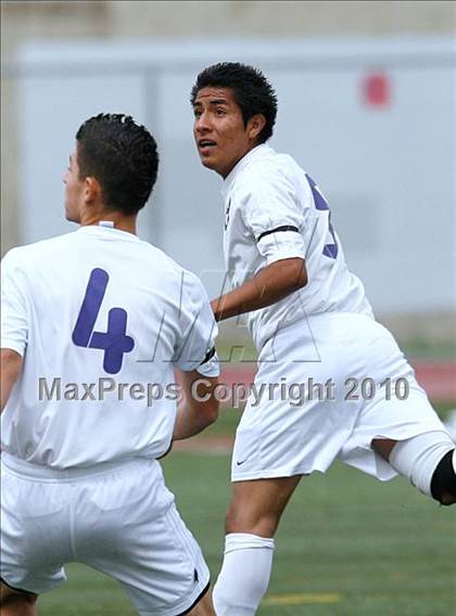 Thumbnail 3 in Mountain View vs. Oak Hills (CIF SS D6 Final) photogallery.