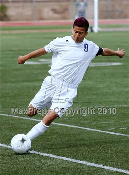 Thumbnail 3 in Mountain View vs. Oak Hills (CIF SS D6 Final) photogallery.