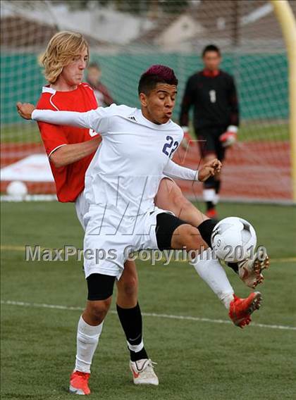 Thumbnail 1 in Mountain View vs. Oak Hills (CIF SS D6 Final) photogallery.