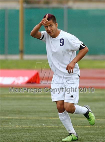 Thumbnail 2 in Mountain View vs. Oak Hills (CIF SS D6 Final) photogallery.