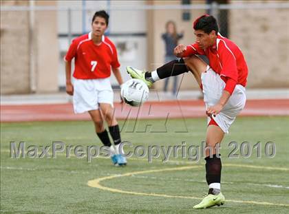 Thumbnail 3 in Mountain View vs. Oak Hills (CIF SS D6 Final) photogallery.