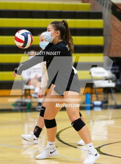 Thumbnail 2 in Lee's Summit vs Lee's Summit North photogallery.