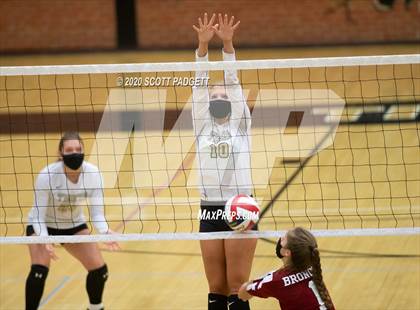 Thumbnail 3 in Lee's Summit vs Lee's Summit North photogallery.