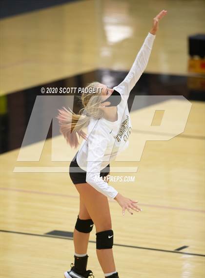 Thumbnail 2 in Lee's Summit vs Lee's Summit North photogallery.